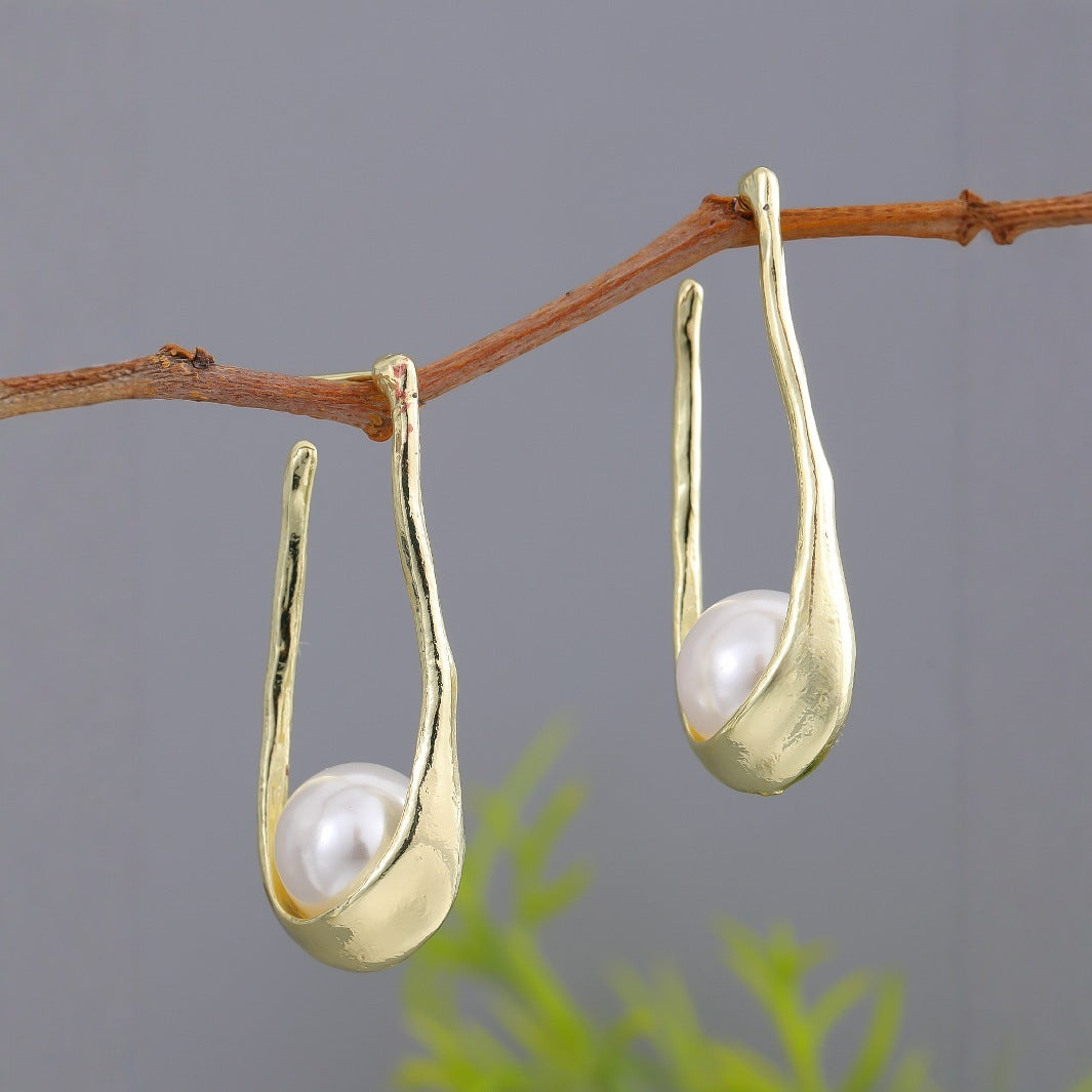 Vintage European And American Irregular Pearl Earrings For Women